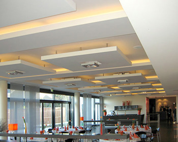 Hotel Atrium in Mainz - Deckengestaltung mit indirekter Beleuchtung
