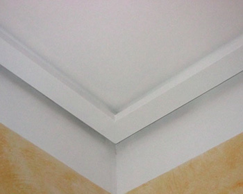 Deckengestaltung Wohnzimmer - Randfries mit Schattenfuge